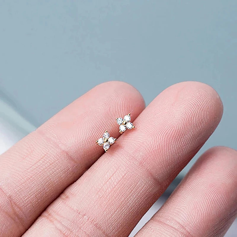 Boucles d’Oreilles Fleur Style Coréen – Zircone Cubique Blanche, Couleur Or