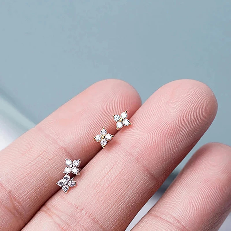 Boucles d’Oreilles Fleur Style Coréen – Zircone Cubique Blanche, Couleur Or