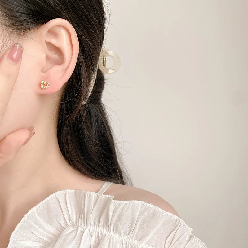 Boucles d’Oreilles Cœur à Vis – Hypoallergénique pour Cartilage Helix