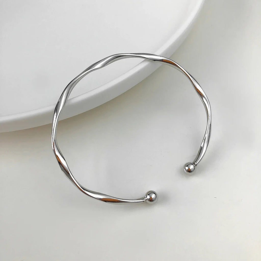 Golden Charm Bangles for Women Minimalism Fashion Twisted Couple Cuff Bracelet 2023 New Trendy Jewelry Girls Wedding Gift