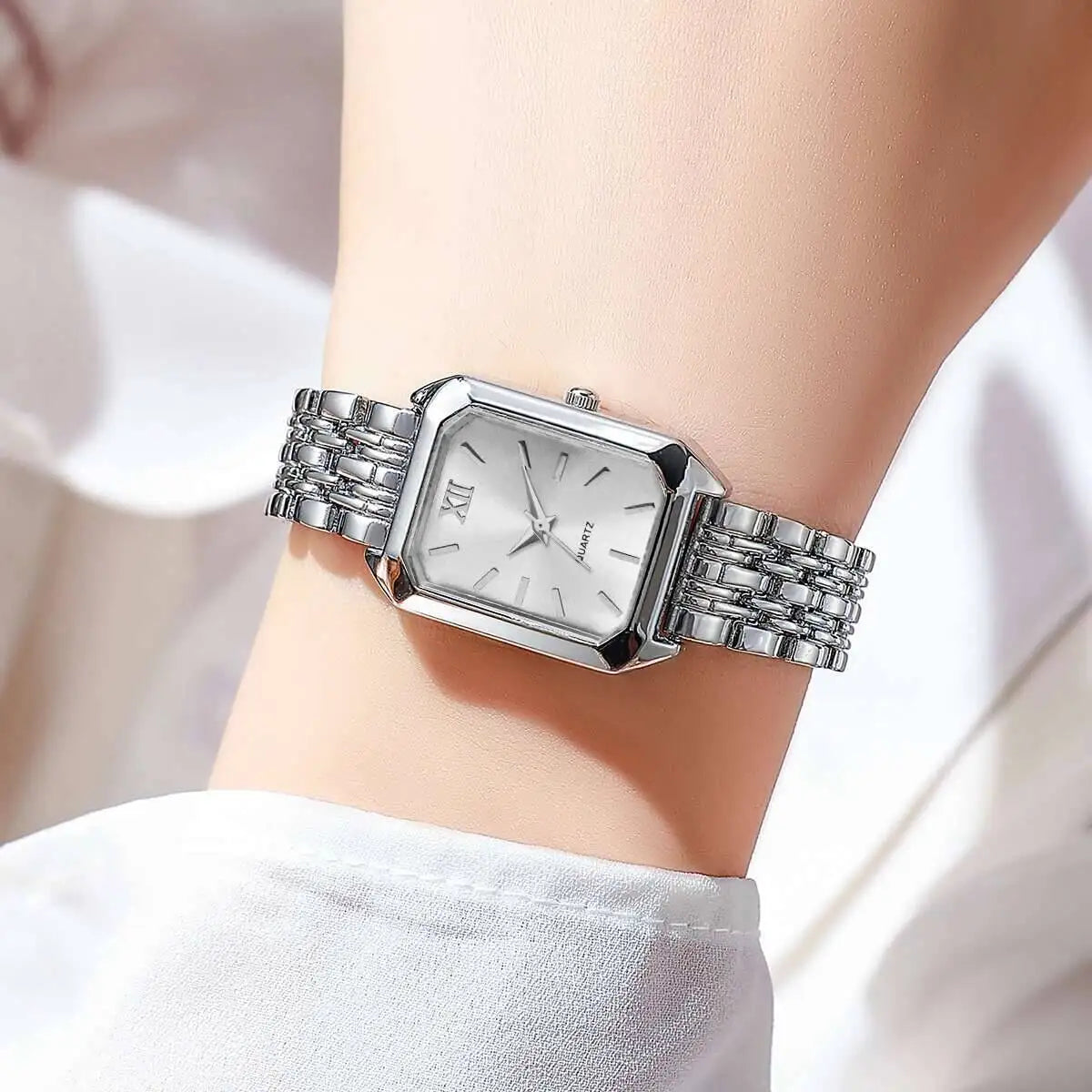 Montre à Quartz Rectangulaire pour Femmes – Bracelet Analogique de Luxe