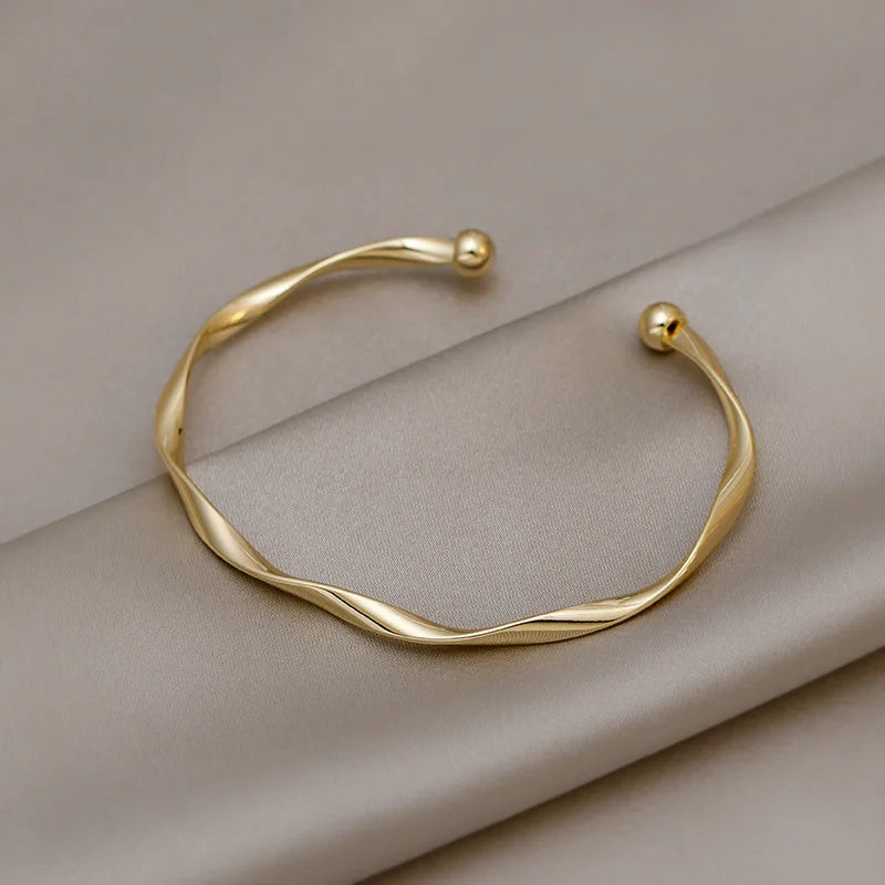 Bracelet Jonc Torsadé Ajustable  – Manchette Minimaliste Charm pour Femme, Cadeau Mariage & Bijou Tendance 2023